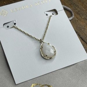 NWT - Kendra Scott Kiri pendant